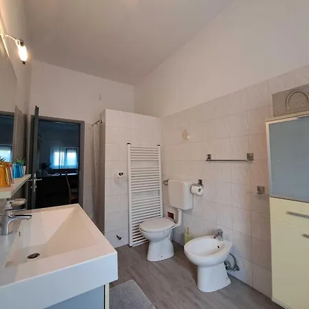 Spacious Urban Retreat With Terrace Apartmán *