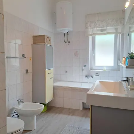 アパート Spacious Urban Retreat With Terrace *