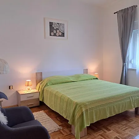 Spacious Urban Retreat With Terrace * ダイラ